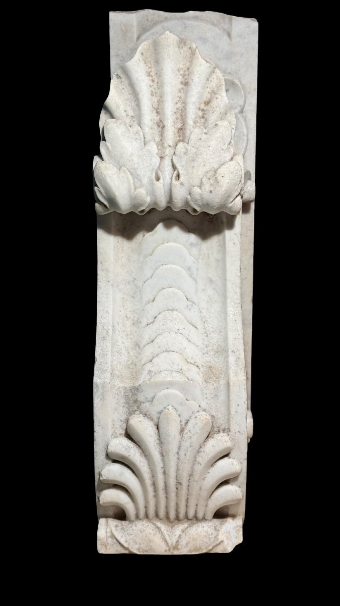 Coppia di Elementi Architettonici del XVIII secolo in Marmo Bianco Statuario di Carrara -photo-1