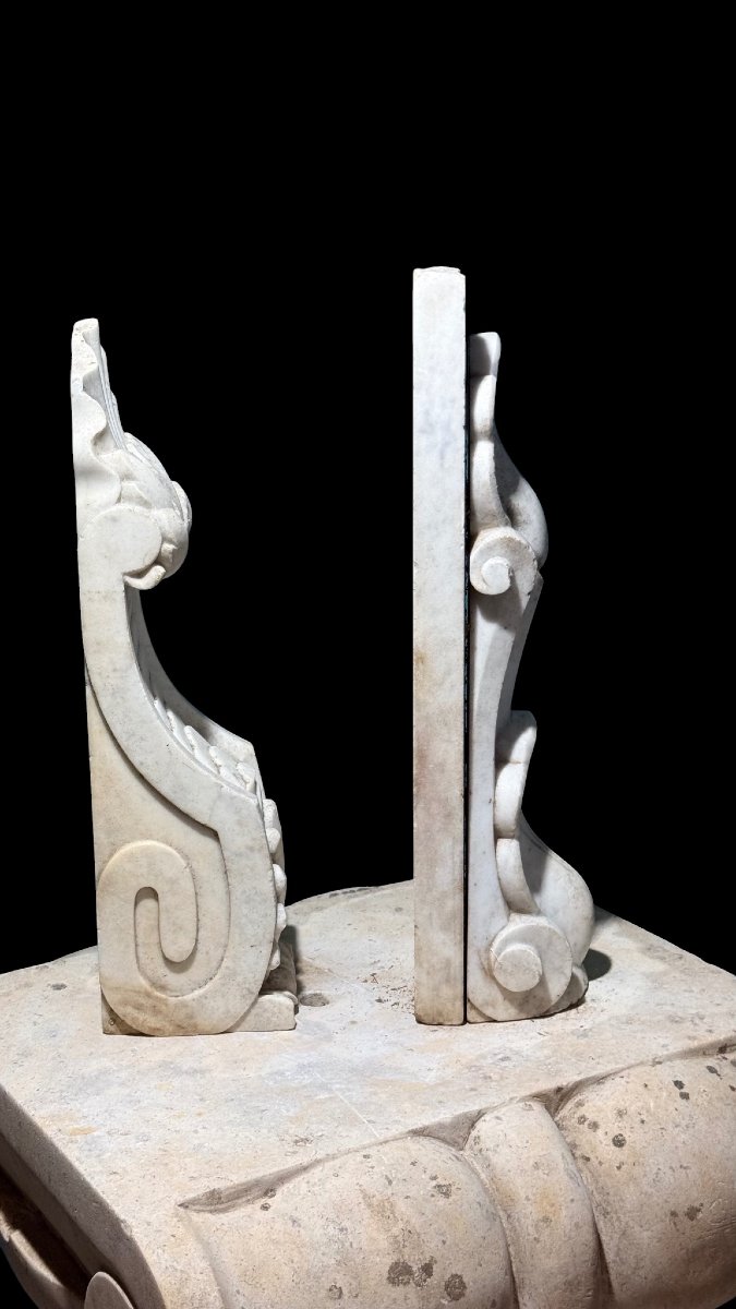 Coppia di Elementi Architettonici del XVIII secolo in Marmo Bianco Statuario di Carrara -photo-4
