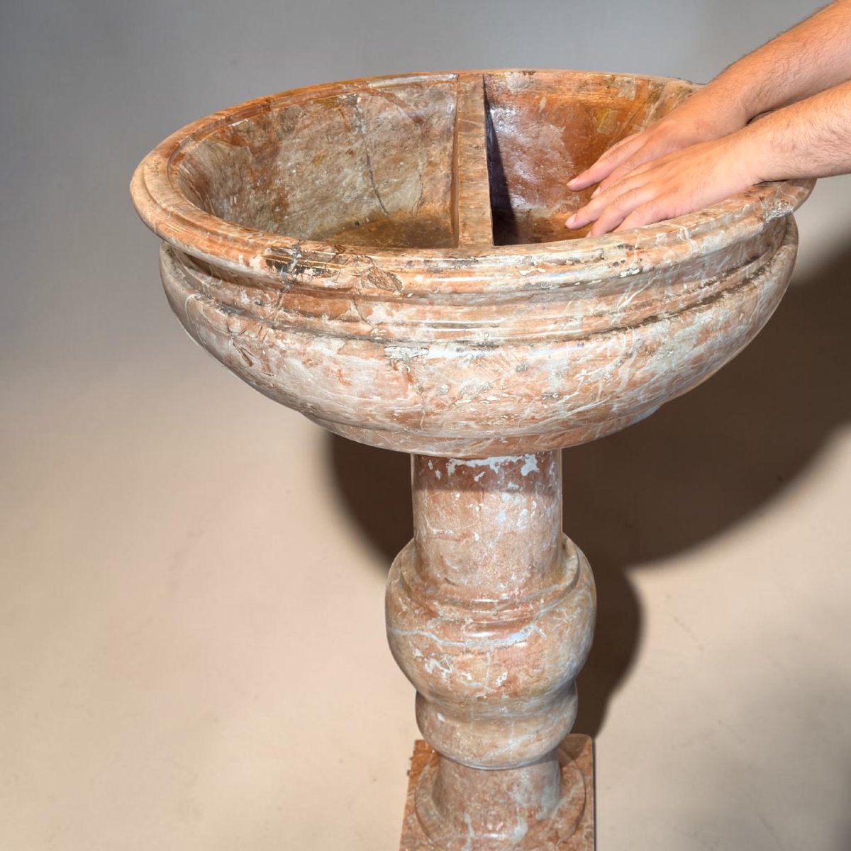 Monumentale Acquasantiera/Fonte Battesimale del XVIII° secolo in Marmo Rosso Verona-photo-3