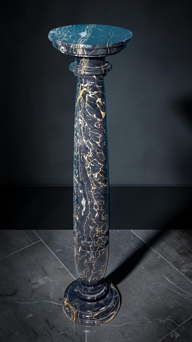 Colonna in Marmo Nero Portoro 