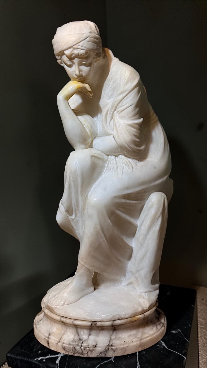 Statua raffigurante una giovane fanciulla con mano al mento -photo-3