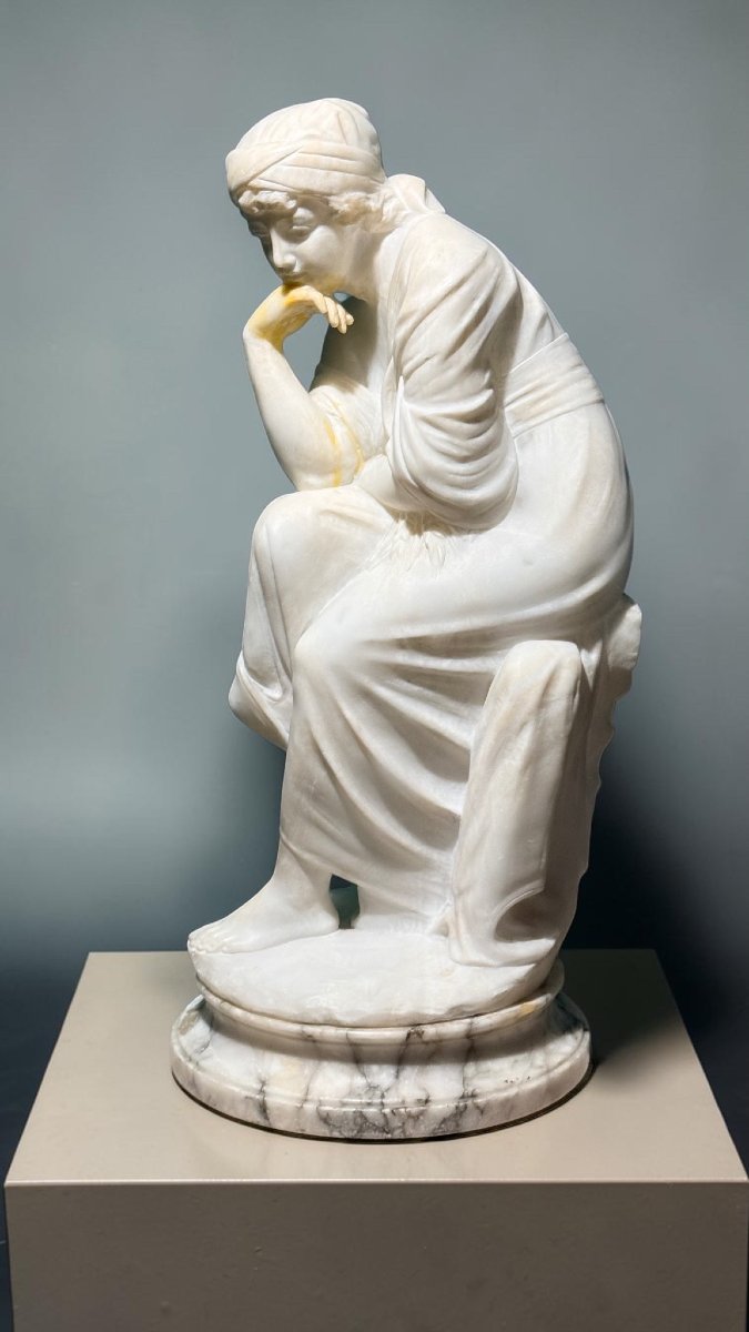 Statua raffigurante una giovane fanciulla con mano al mento -photo-5