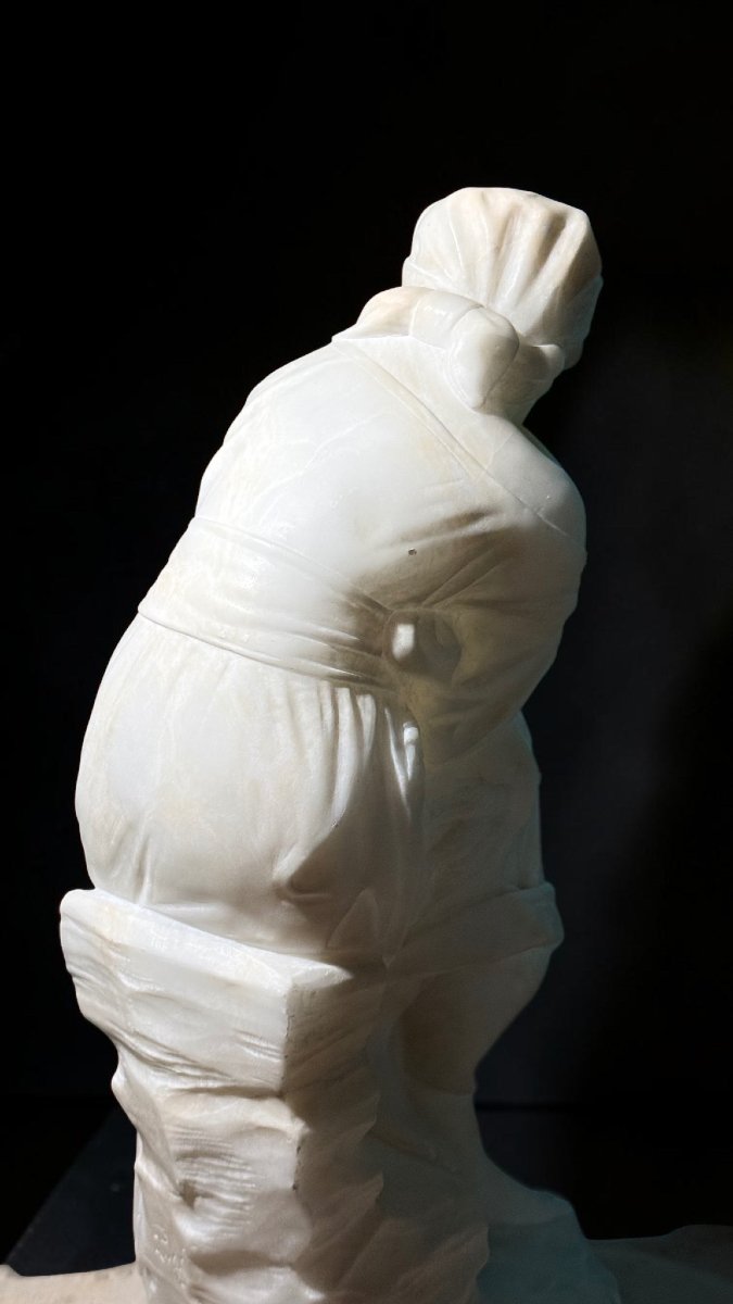 Statua raffigurante una giovane fanciulla con mano al mento -photo-6