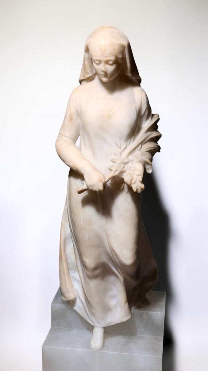 Statua raffigurante una giovane fanciulla con dei fiori in mano -photo-6