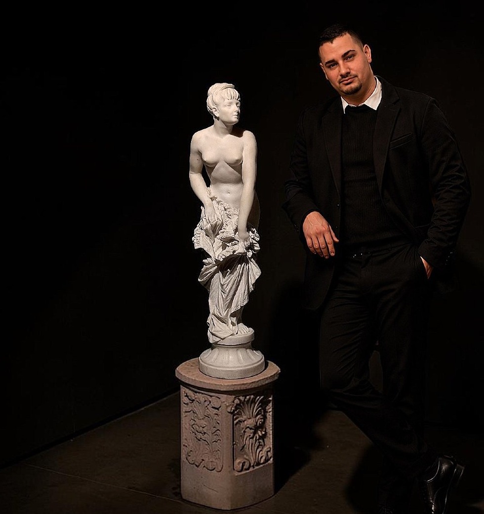 Statua raffigurante una giovane fanciulla nuda neoclassica, dal Museo Peter Kaus, Marmo Carrara-photo-2