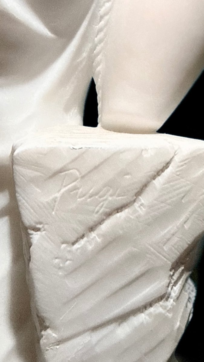 Statua raffigurante una giovane fanciulla con una brocca in mano, Marmo Bianco Carrara -photo-7
