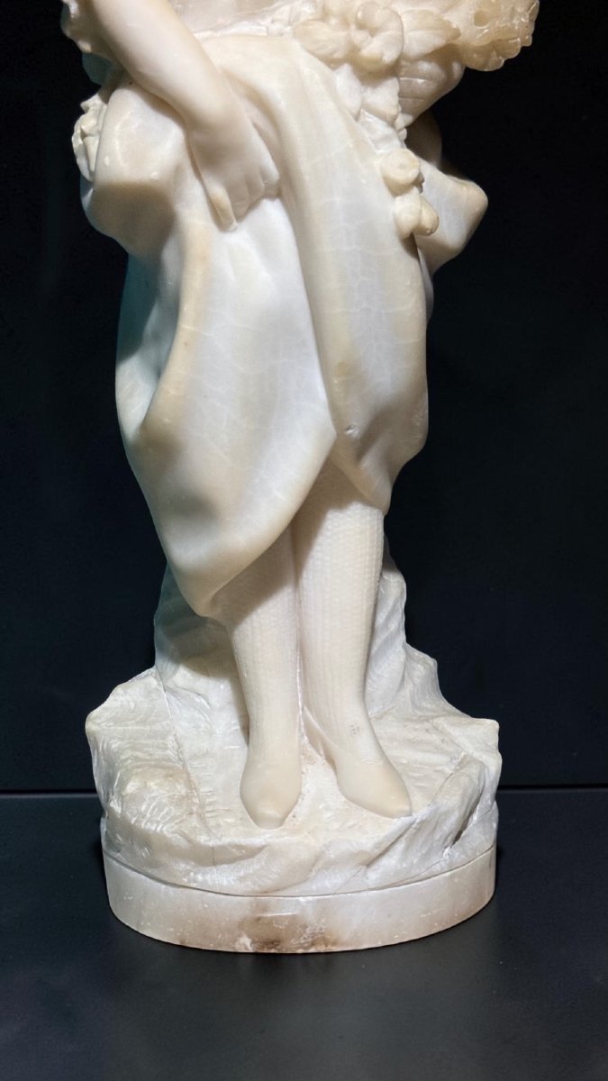 Statua raffigurante una giovane fanciulla con dei fiori in mano, Gory-photo-7