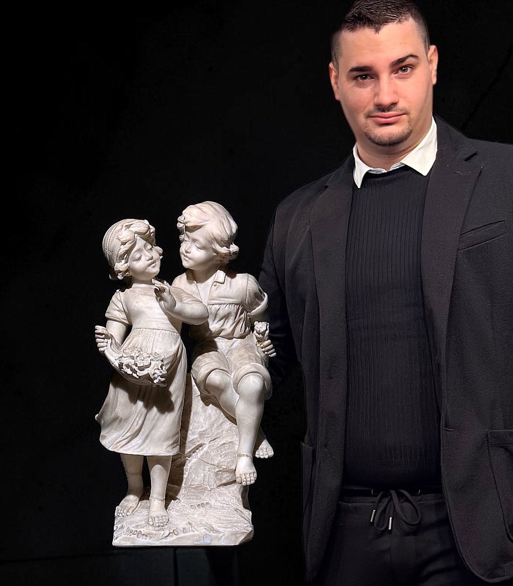 Statua raffigurante una giovane coppia di fanciulli -photo-2