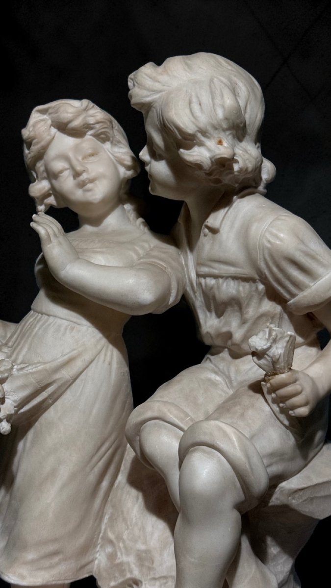 Statua raffigurante una giovane coppia di fanciulli -photo-2