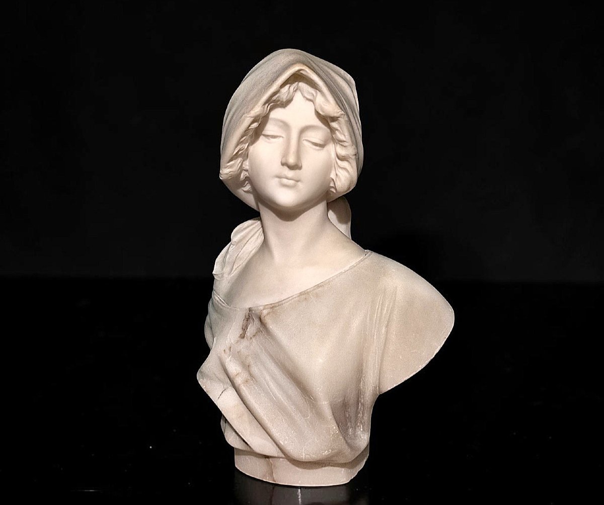 Busto raffigurante una giovane fanciulla Marmo 