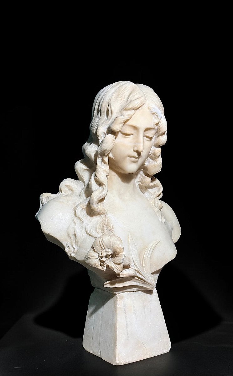 Busto raffigurante una giovane fanciulla con una rosa -photo-2