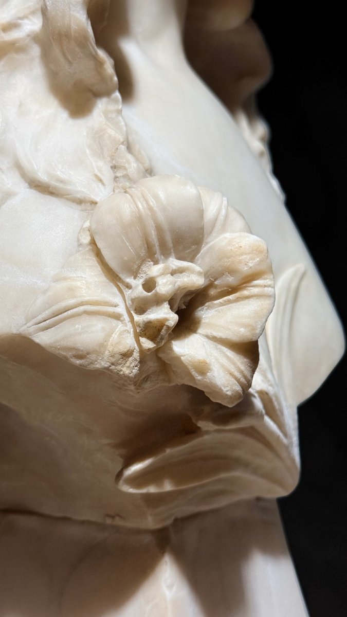 Busto raffigurante una giovane fanciulla con una rosa -photo-3