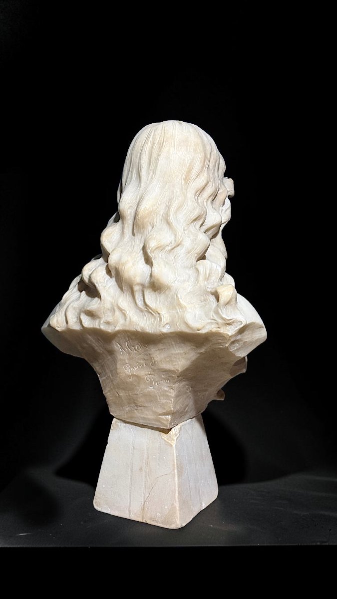 Busto raffigurante una giovane fanciulla con una rosa -photo-4