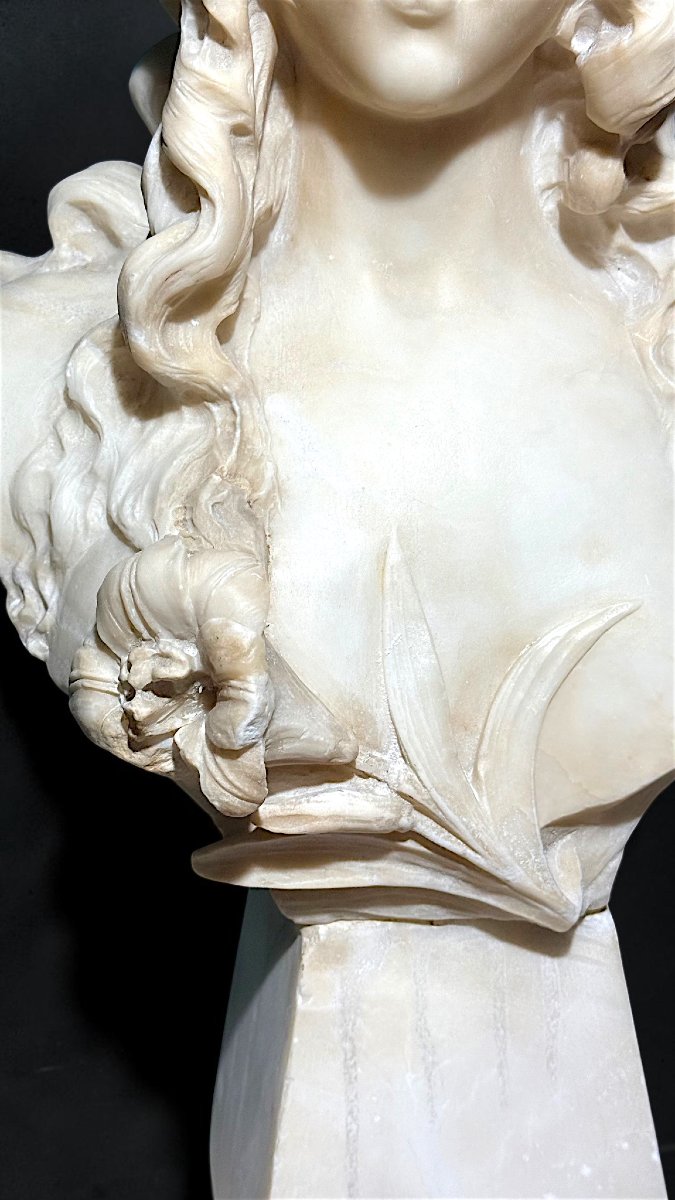 Busto raffigurante una giovane fanciulla con una rosa -photo-5