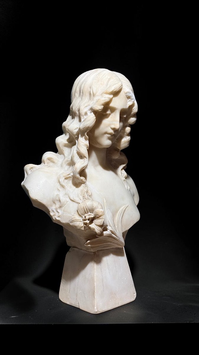 Busto raffigurante una giovane fanciulla con una rosa -photo-7