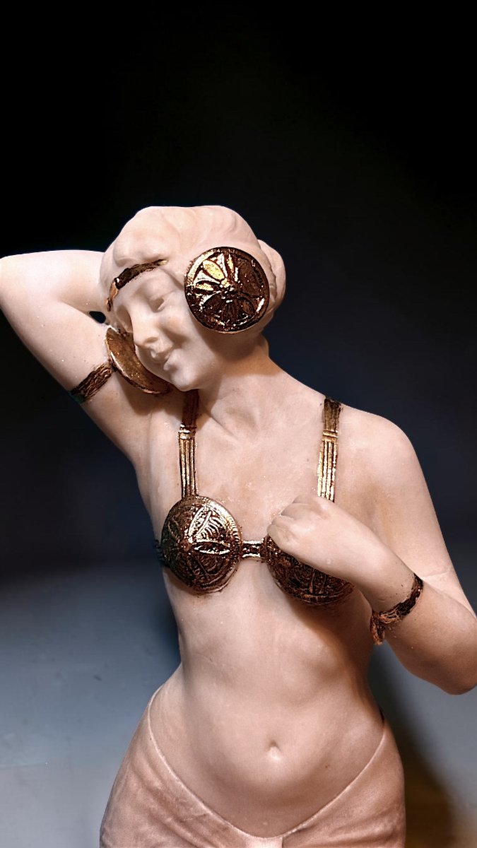 Statua giovane fanciulla danzatrice orientale con decorazioni in oro, Marmo Carrara -photo-3