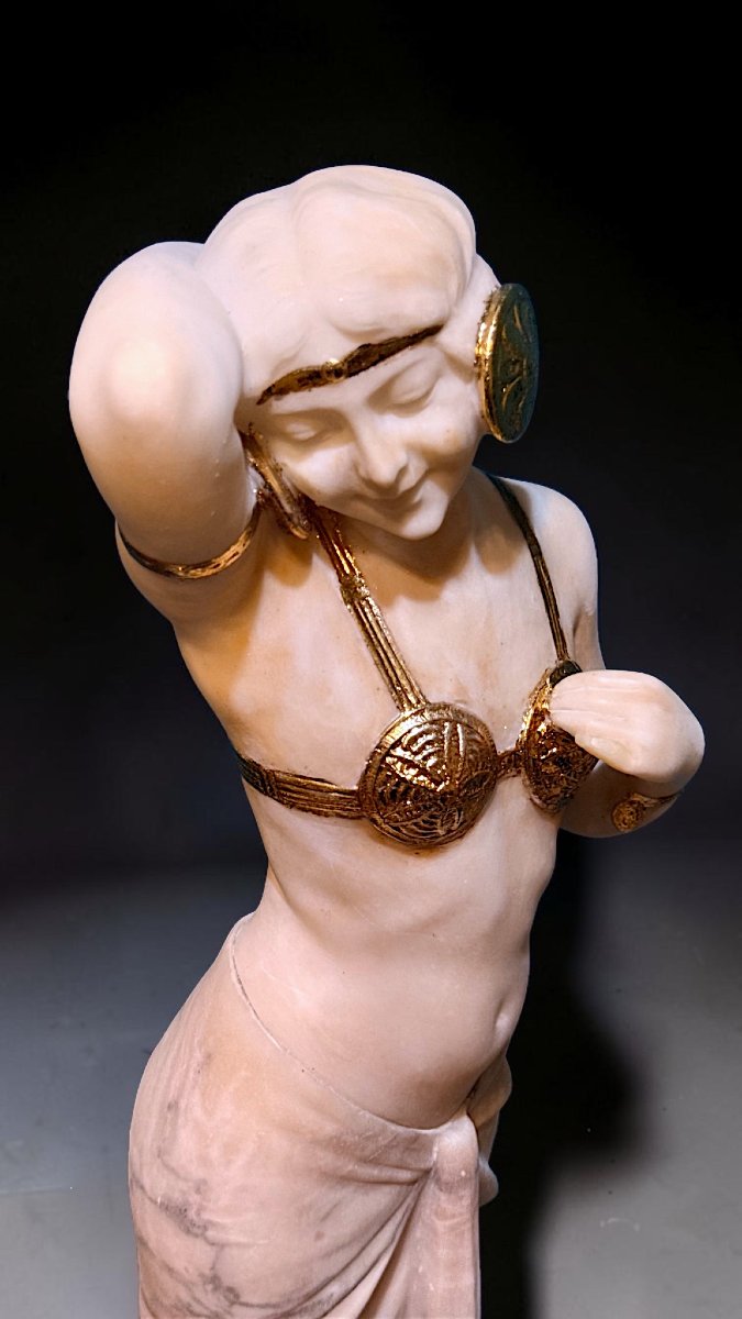 Statua giovane fanciulla danzatrice orientale con decorazioni in oro, Marmo Carrara -photo-4