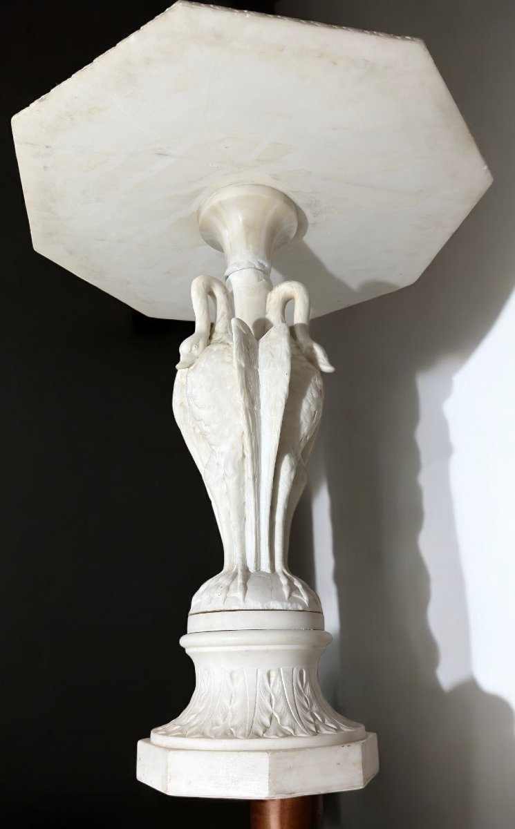 Tavolo Ottagonale Marmo Carrara, con cigni e decorazioni -photo-1