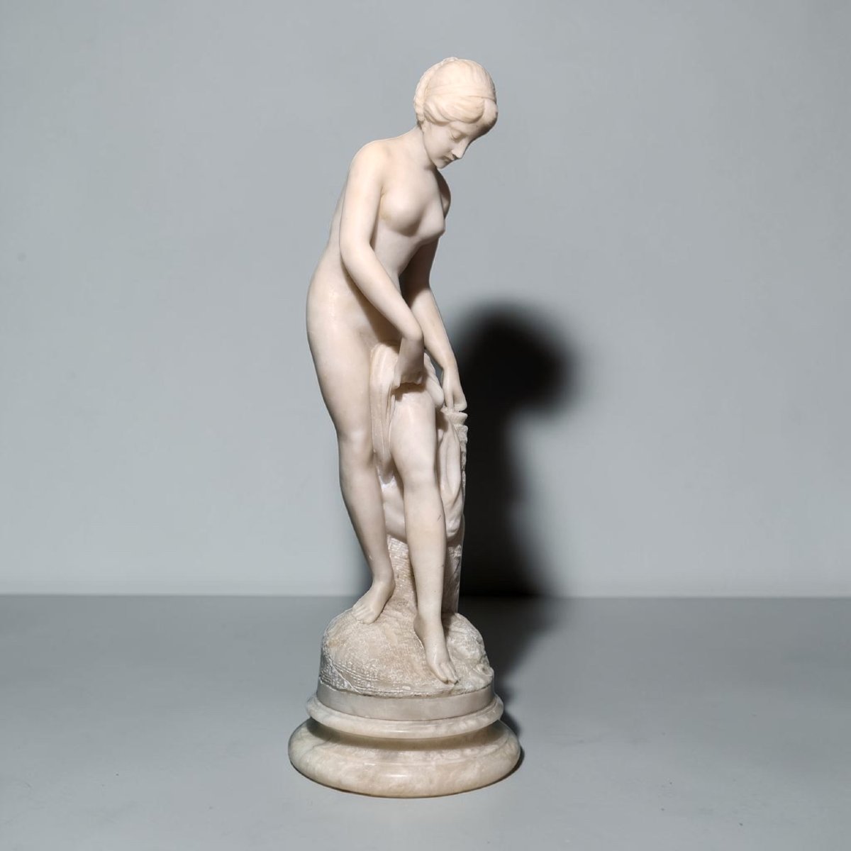 Statua raffigurante una giovane fanciulla nuda -photo-3