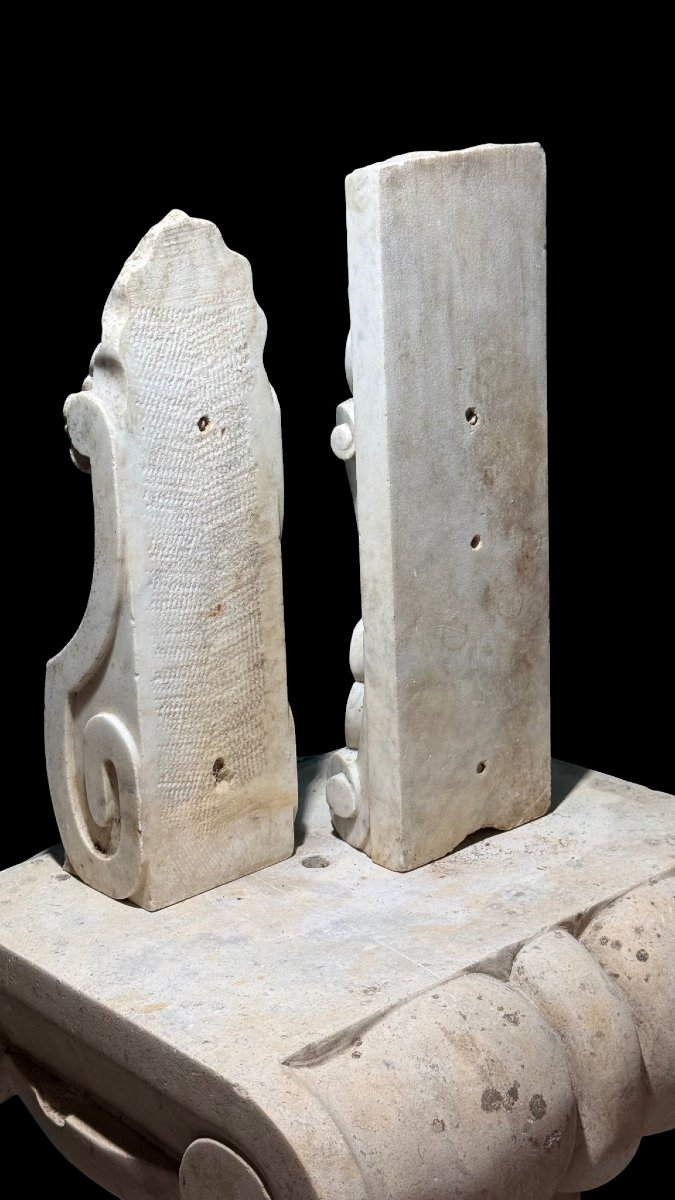 Coppia di Piccoli Elementi Architettonici decorativi in Marmo Bianco di Carrara -photo-7