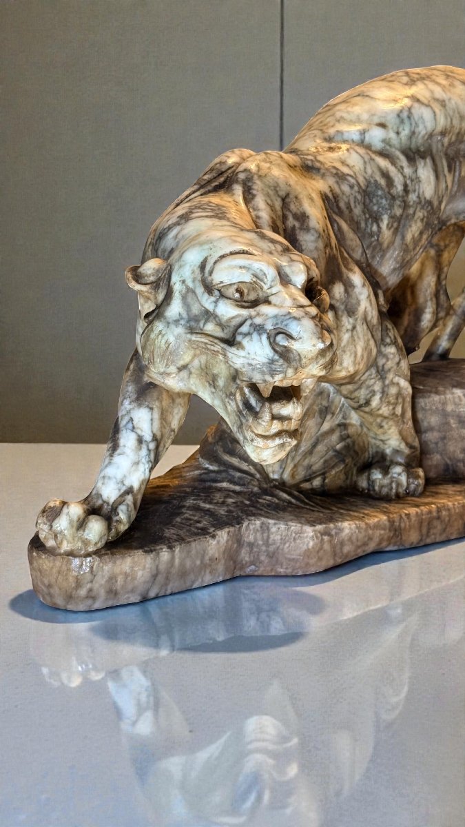 Tigre Ruggente in Marmo Giallo Arabescato -photo-4