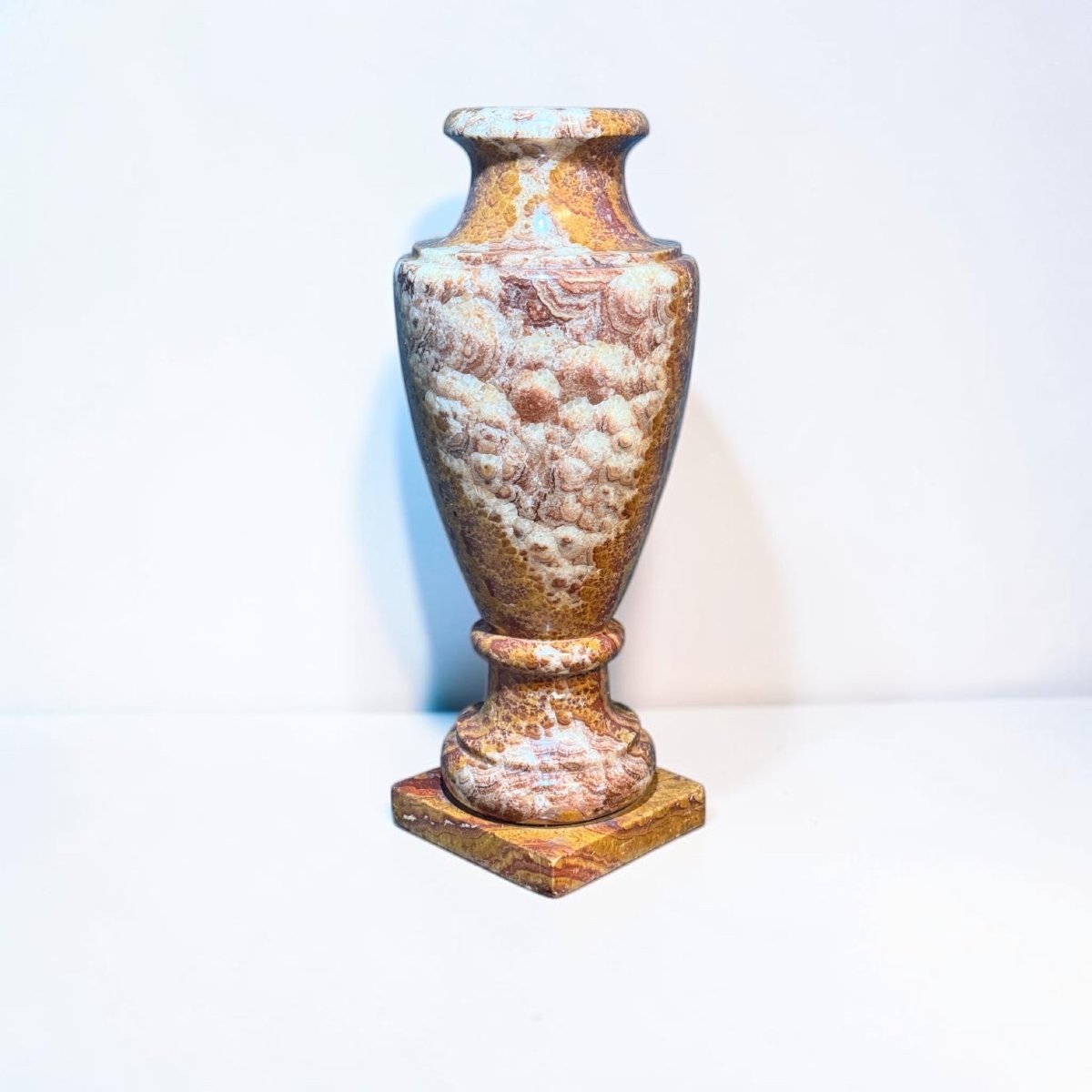 Vaso in Marmo Rosso a macchia aperta del 19° secolo 