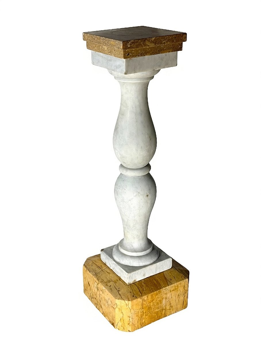Capitello Architettonico in Marmo Bianco Statuario di Carrara e Marmo Giallo Siena