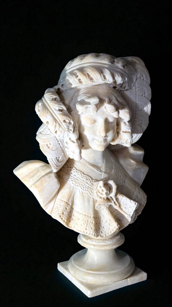 Busto raffigurante una giovane fanciulla sorridente -photo-3