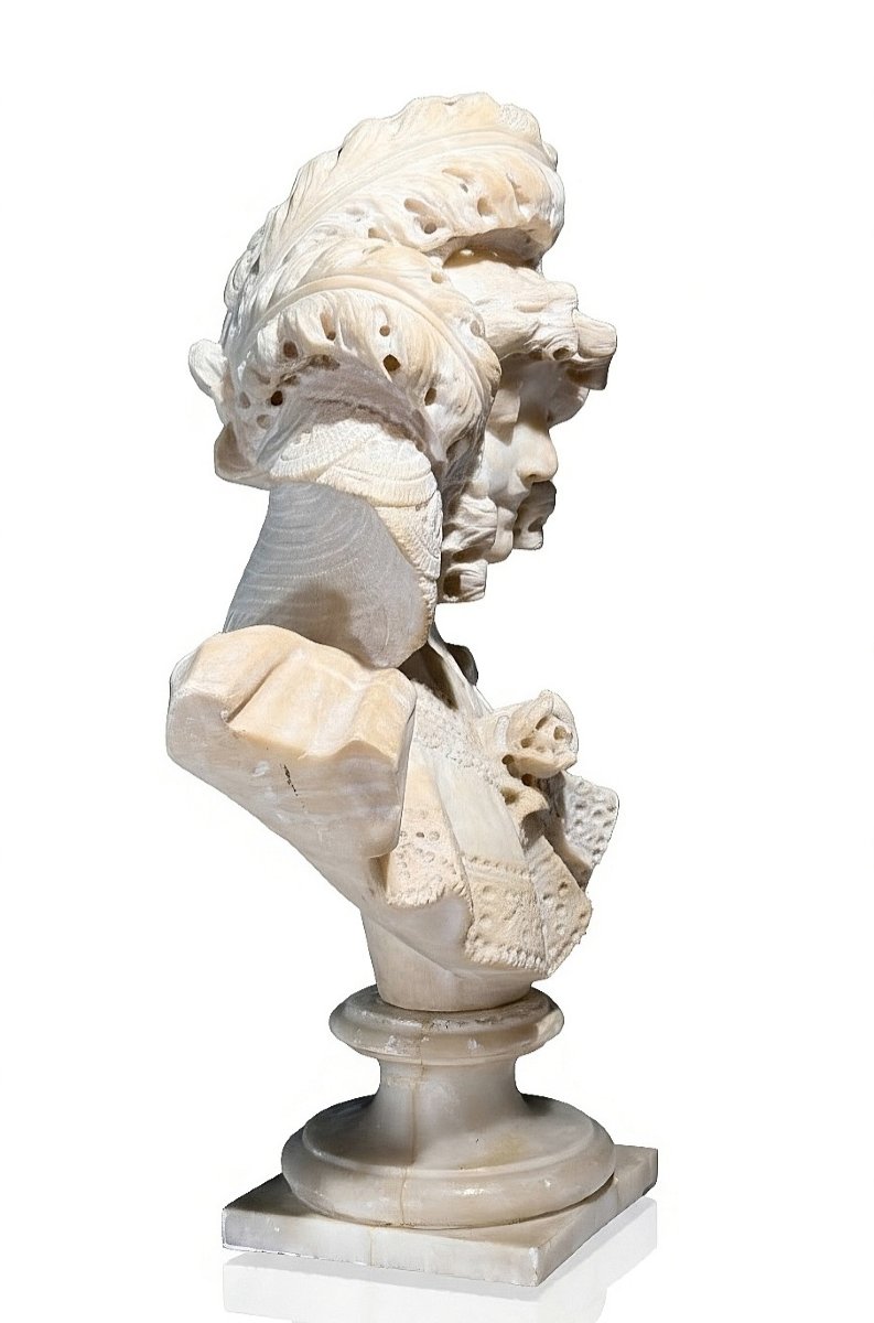 Busto raffigurante una giovane fanciulla sorridente -photo-2