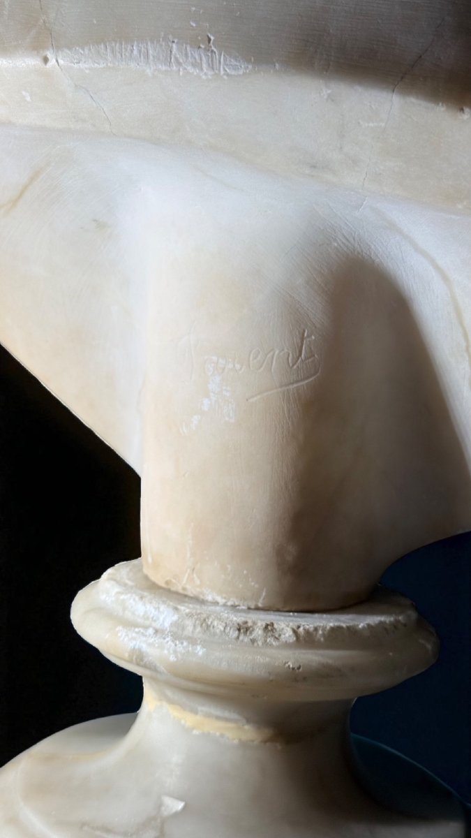 Busto raffigurante una giovane fanciulla sorridente -photo-3