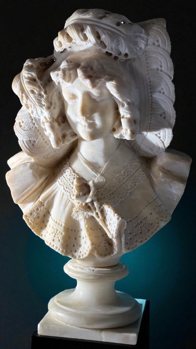 Busto raffigurante una giovane fanciulla sorridente -photo-5