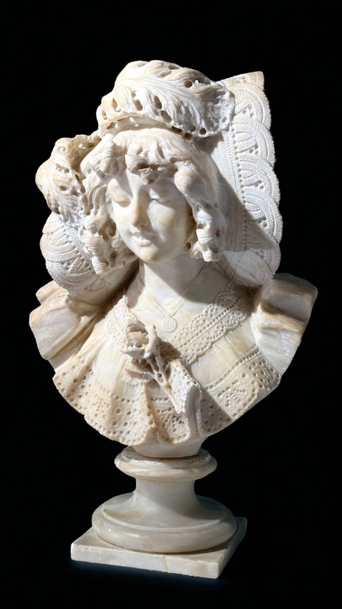 Busto raffigurante una giovane fanciulla sorridente -photo-6