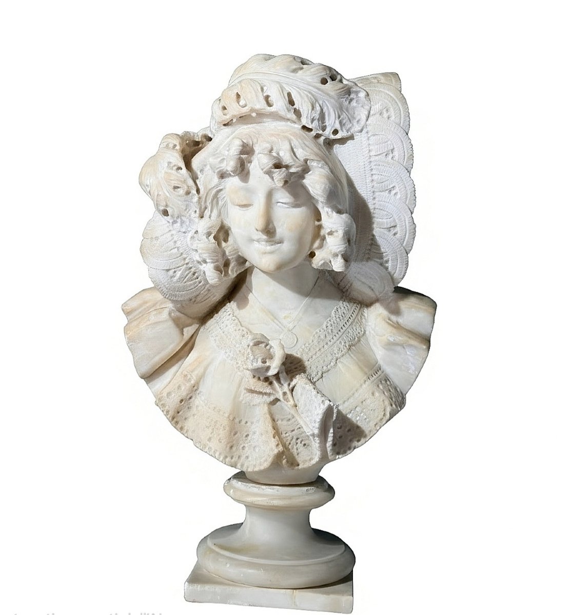 Busto raffigurante una giovane fanciulla sorridente 