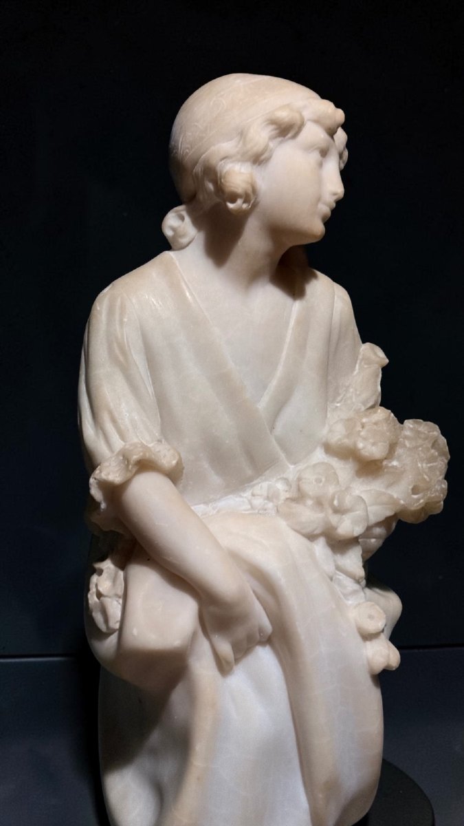Statua raffigurante una bambina con fiori -photo-3