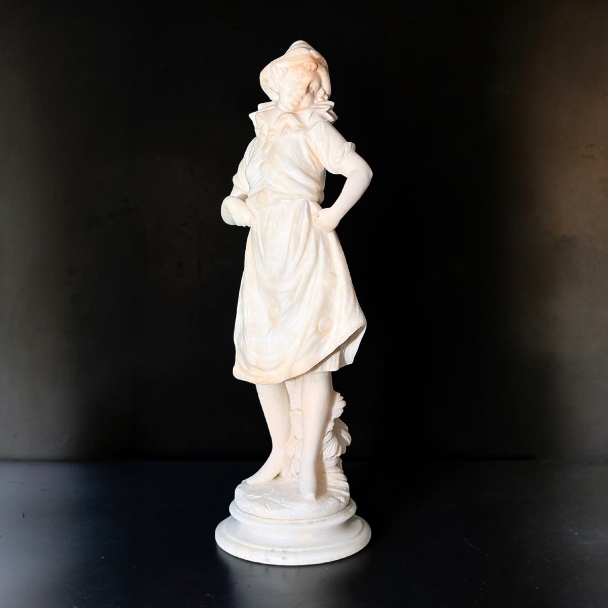 Statua raffigurante Colombina -photo-2