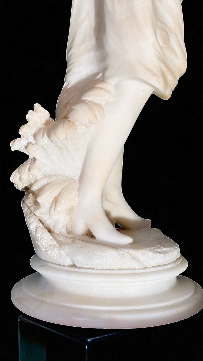 Statua raffigurante Colombina -photo-3