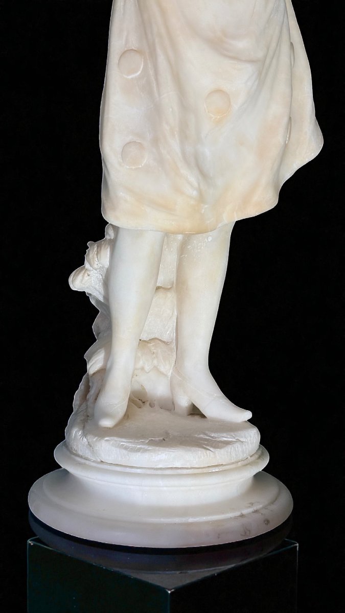 Statua raffigurante Colombina -photo-8