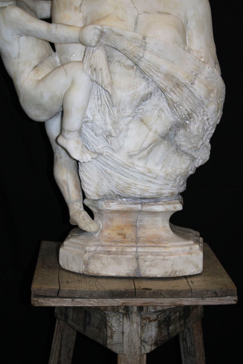Statua fanciulla con Eros in Marmo Bianco Statuario di Carrara -photo-4