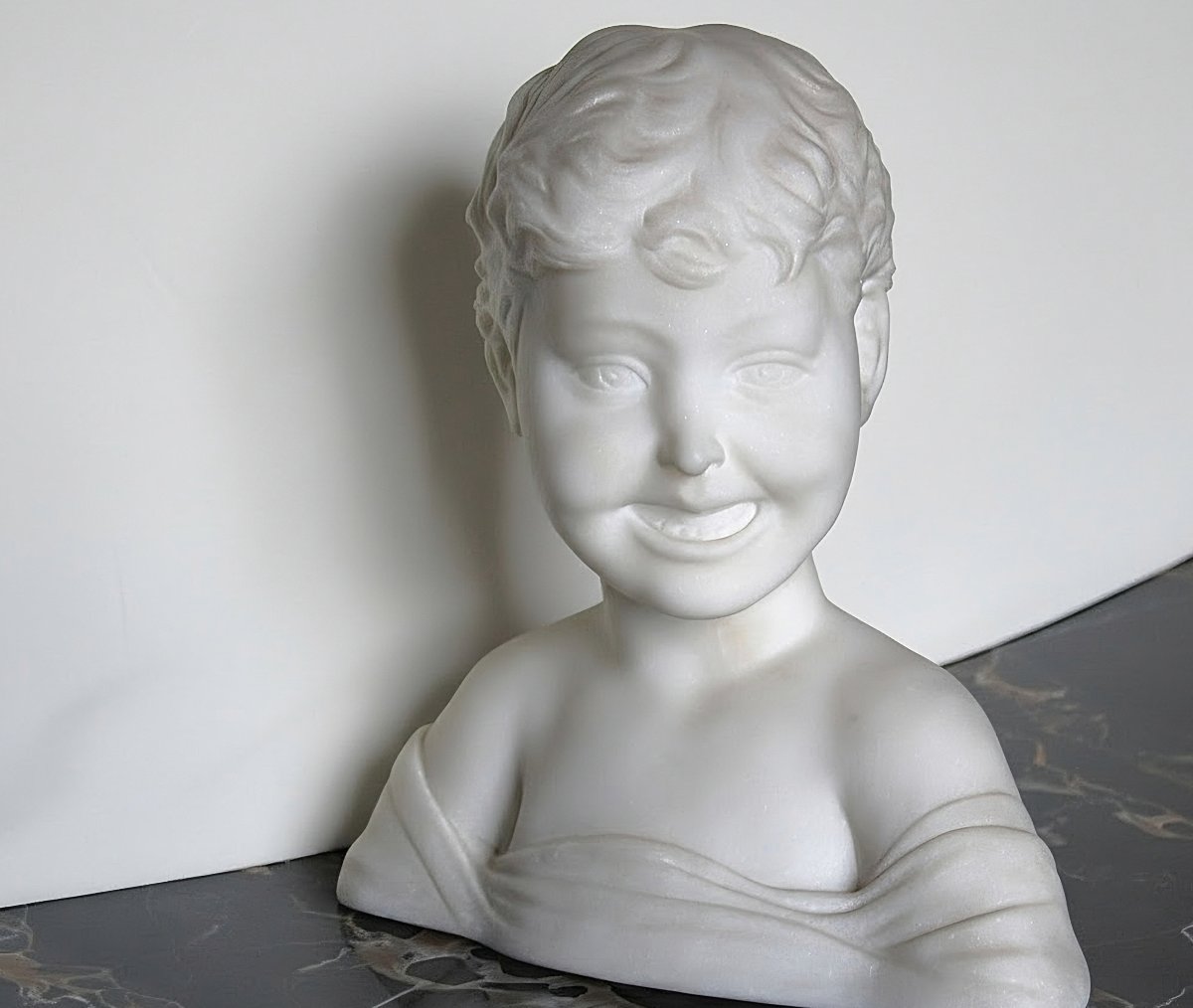 Busto raffigurante un Fanciullo Sorridente in Marmo Bianco Statuario di Carrara -photo-6