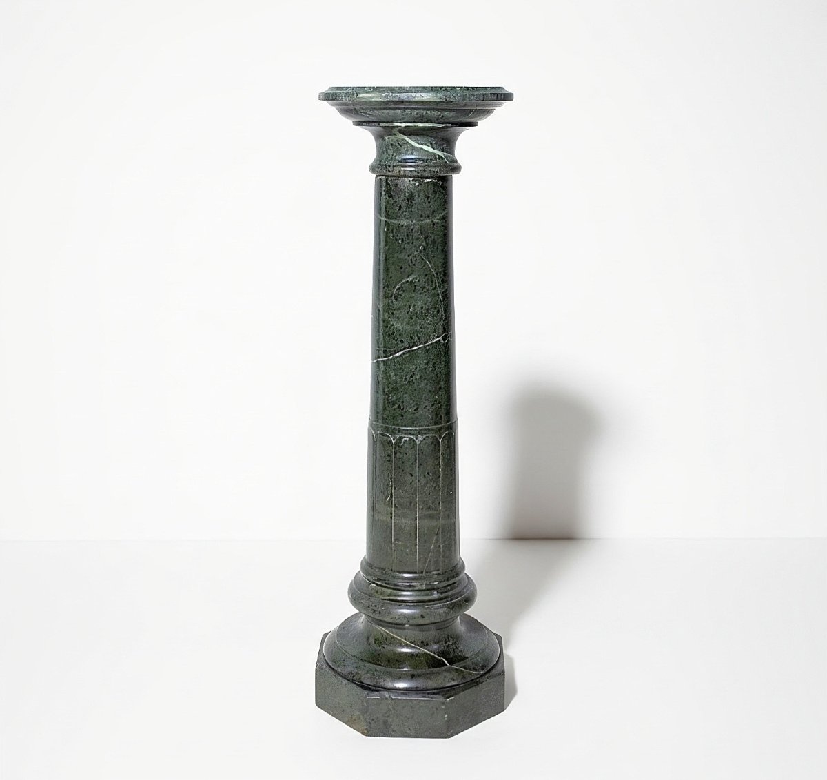 Colonna in Marmo Serpentino Alpi Verde 