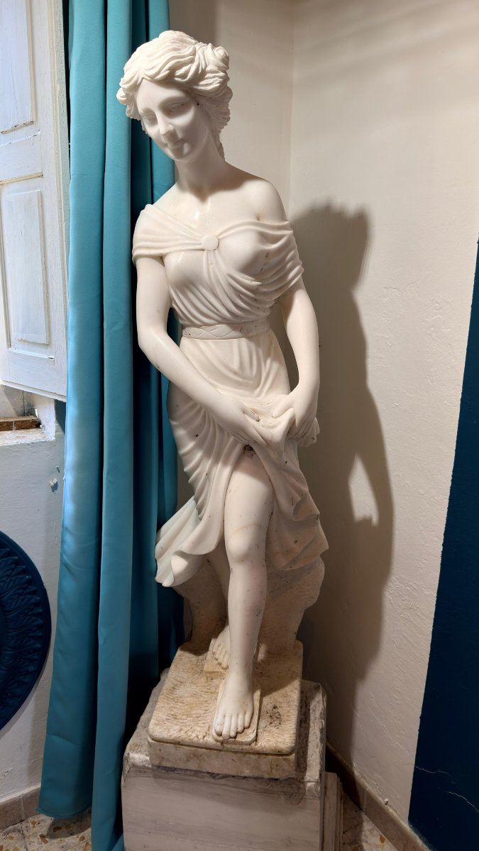 Statua raffigurante una giovane fanciulla in Marmo Bianco Carrara -photo-2