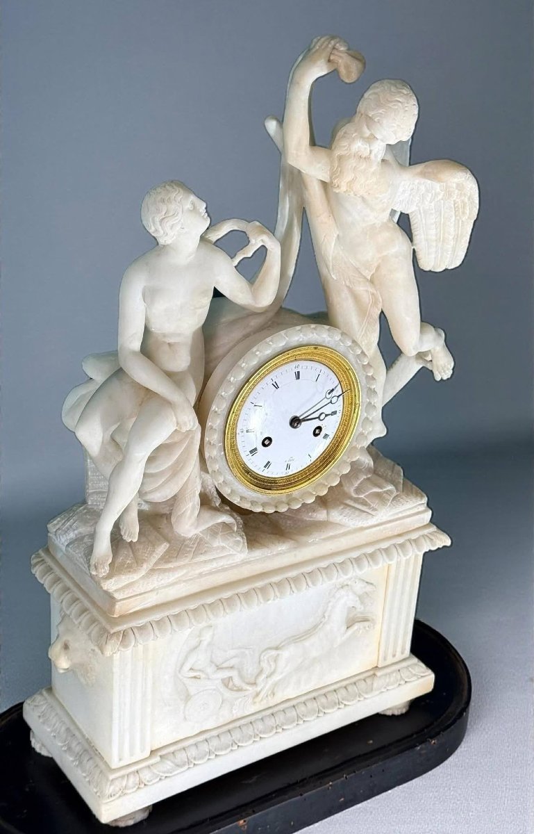 Orologio/Scultura con figure Mitologiche in Marmo Bianco Statuario di Carrara -photo-3