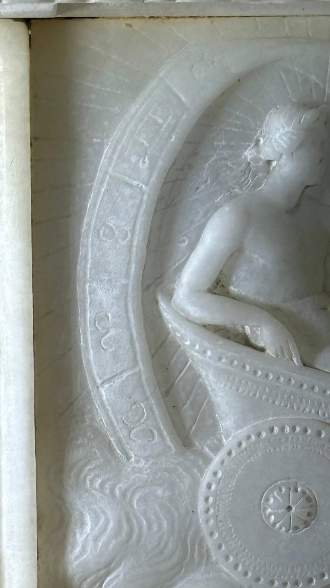Orologio/Scultura con figure Mitologiche in Marmo Bianco Statuario di Carrara -photo-2