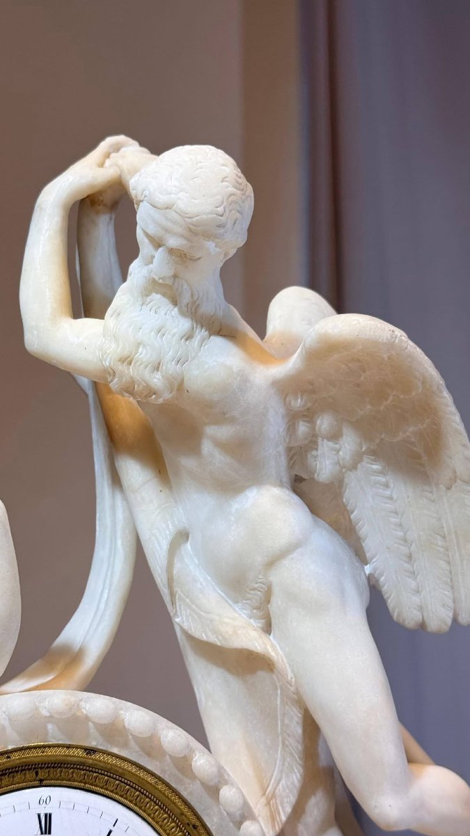Orologio/Scultura con figure Mitologiche in Marmo Bianco Statuario di Carrara -photo-3