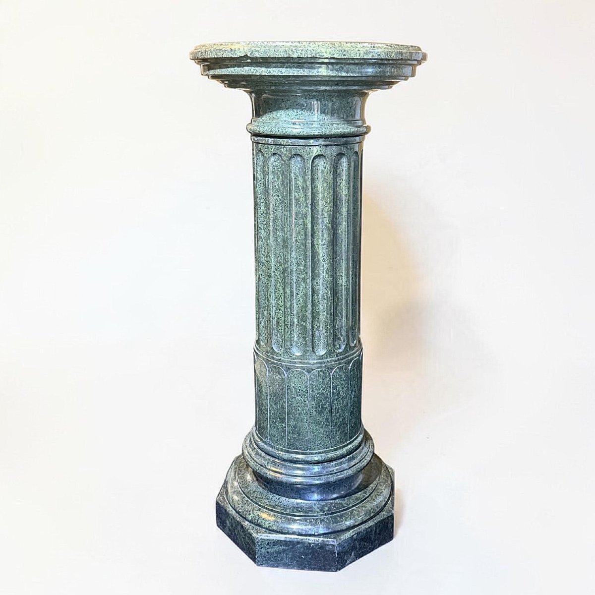Grande Colonna in Marmo Serpentino Alpi Verde