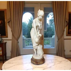 Statua fanciulla che gioca con Colombi in Marmo Bianco Statuario di Carrara 