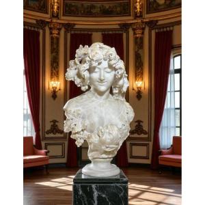 Busto raffigurante una dama con foglie e uva in testa Marmo 