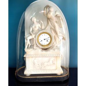 Orologio Neoclassico con sculture Mitologiche in Marmo Bianco Statuario di Carrara 