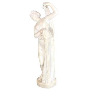 Statua raffigurante Venere Callipigia, Marmo di Carrara 