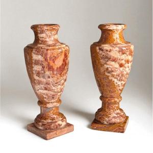 Coppia di Vasi in Marmo Rosso 
